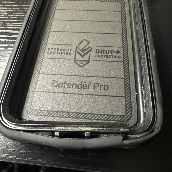 OEM Otterbox Defender - Black with Belt Clip - Picture 5 of 8